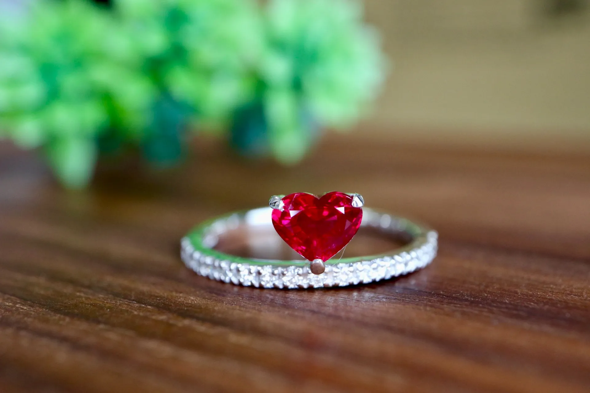 ビルマ産ピジョンブラッドルビーハート